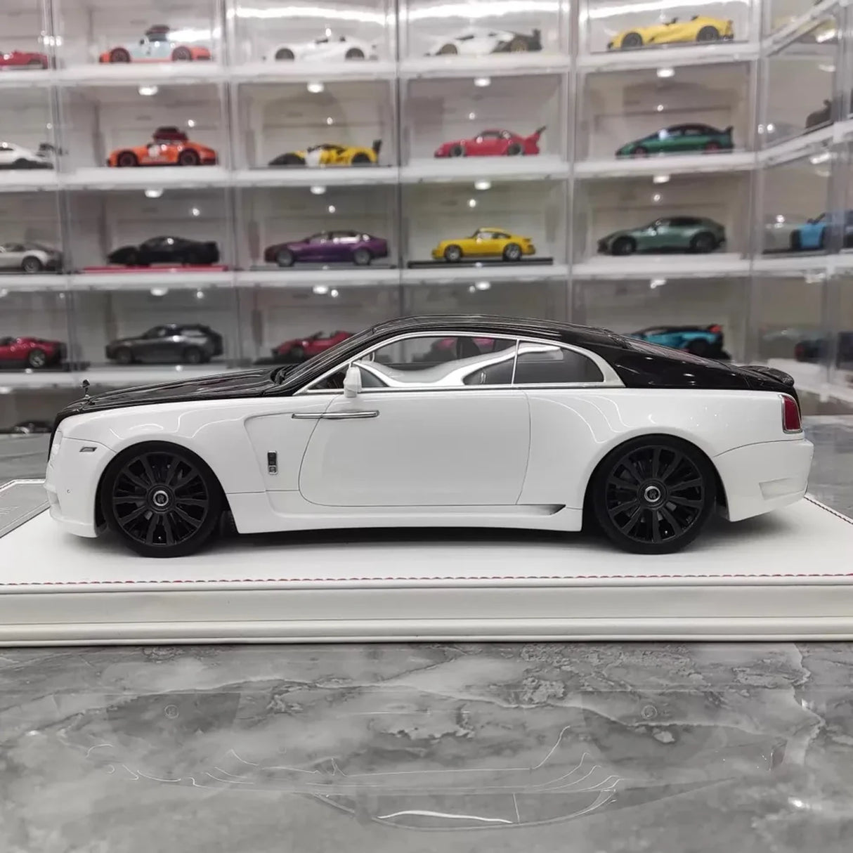Davis & Giovanni Rolls-Royce 2013 Wraith Novitec White and Black 1:18 – Collectible Resin Model Resin