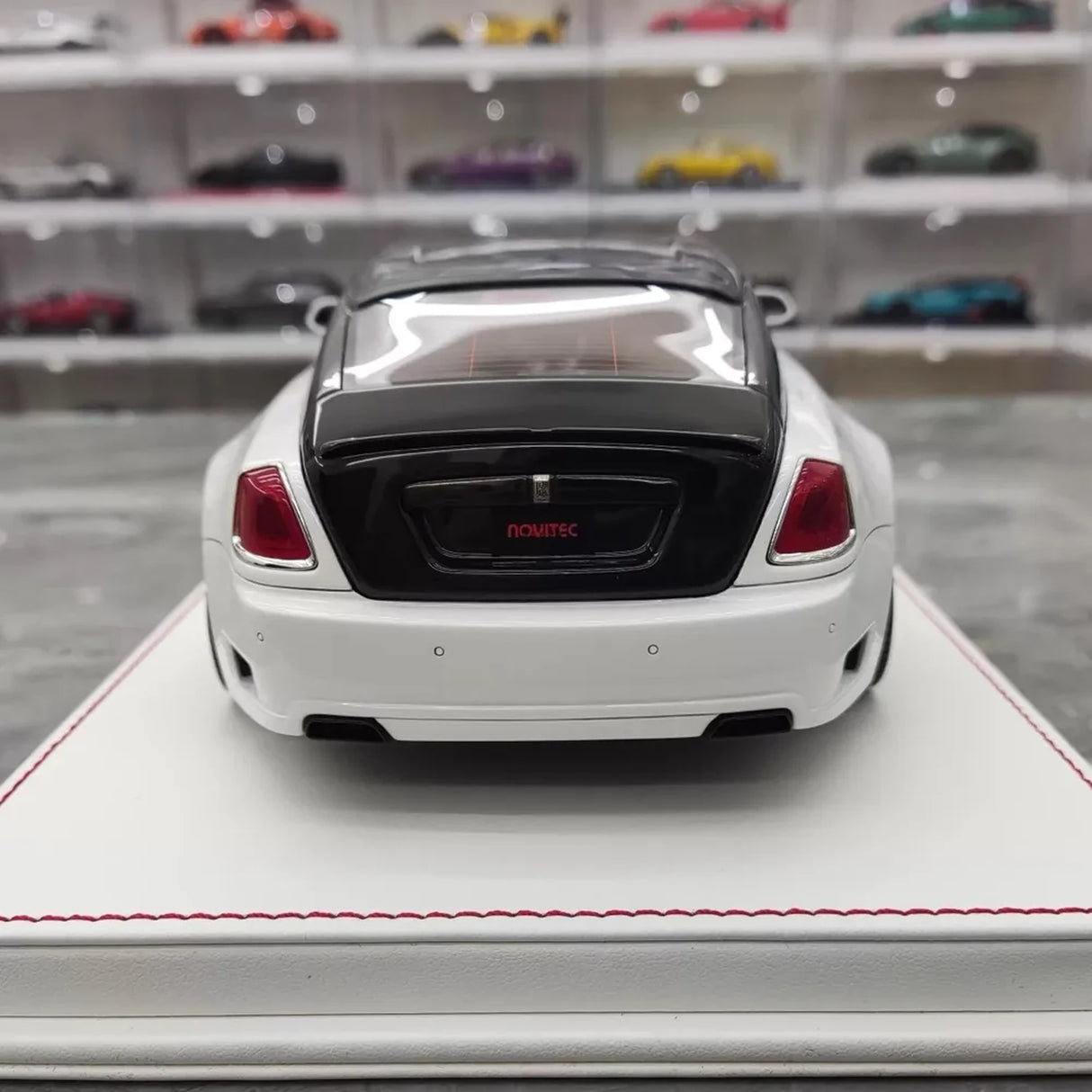 Davis & Giovanni Rolls-Royce 2013 Wraith Novitec White and Black 1:18 – Collectible Resin Model Resin