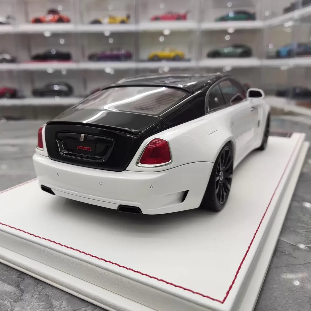 Davis & Giovanni Rolls-Royce 2013 Wraith Novitec White and Black 1:18 – Collectible Resin Model Resin