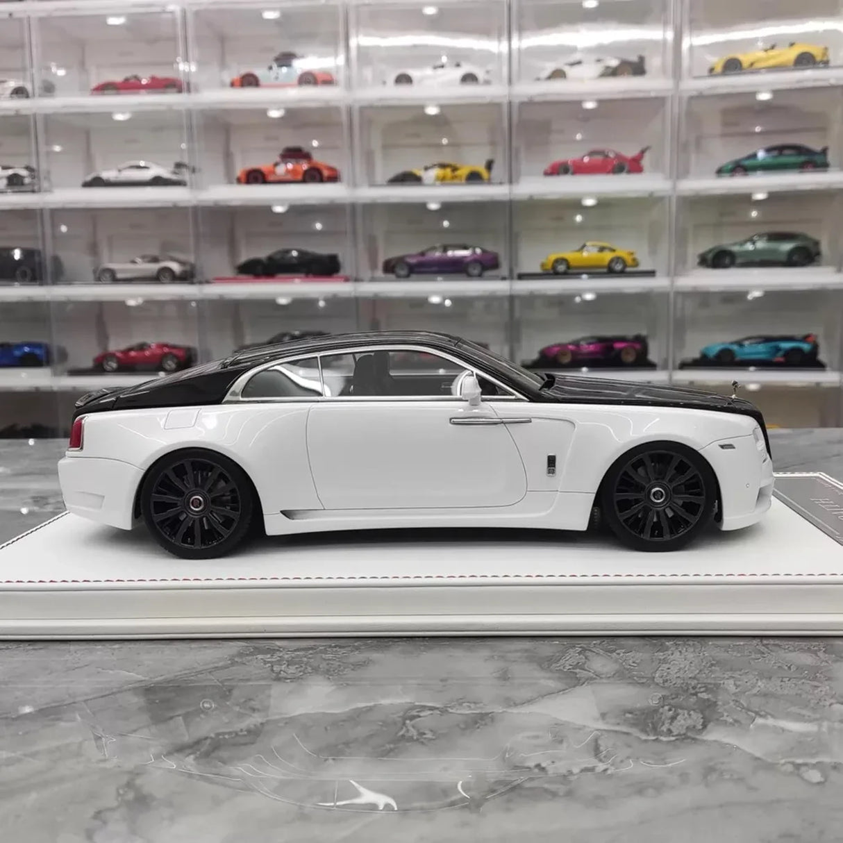 Davis & Giovanni Rolls-Royce 2013 Wraith Novitec White and Black 1:18 – Collectible Resin Model Resin