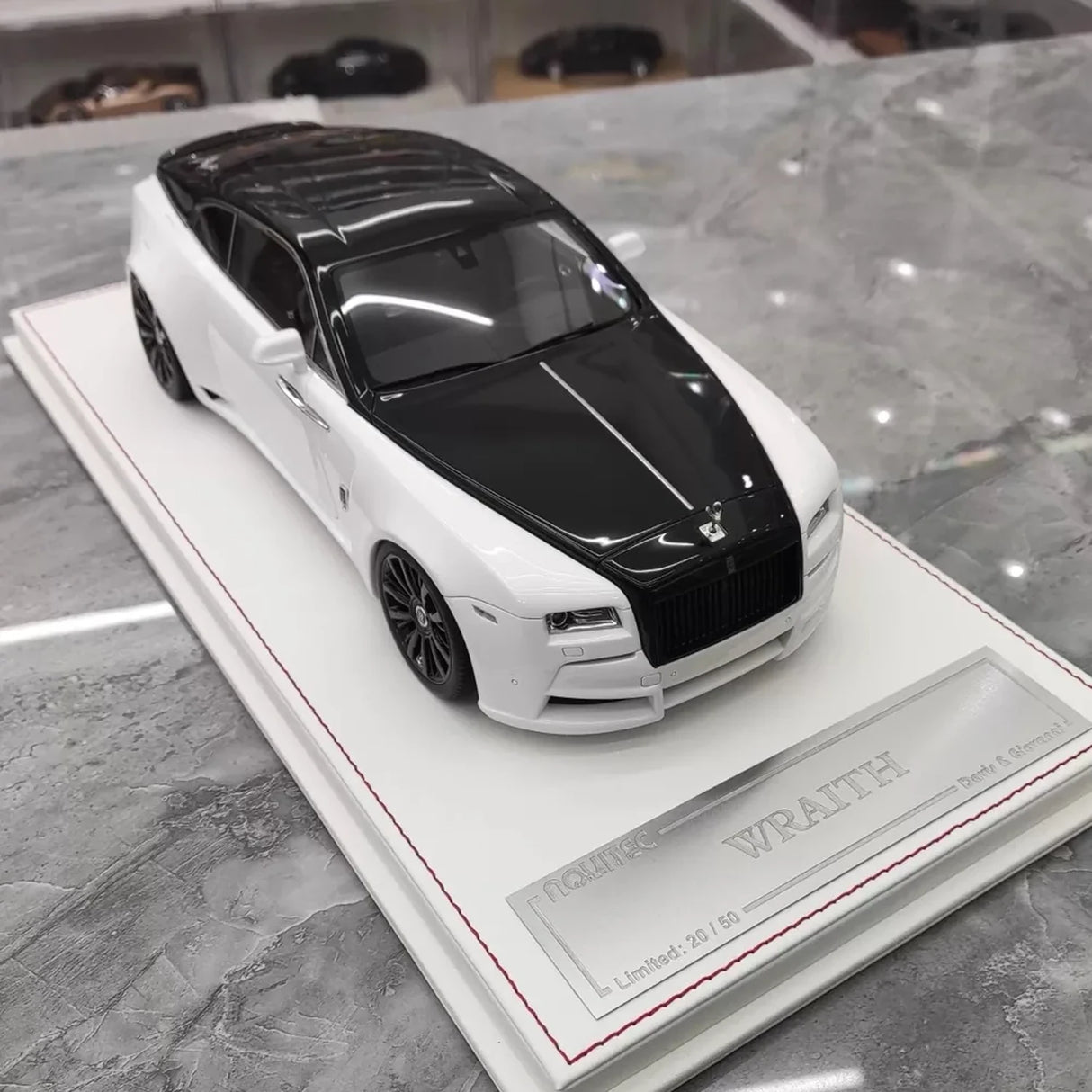 Davis & Giovanni Rolls-Royce 2013 Wraith Novitec White and Black 1:18 – Collectible Resin Model Resin