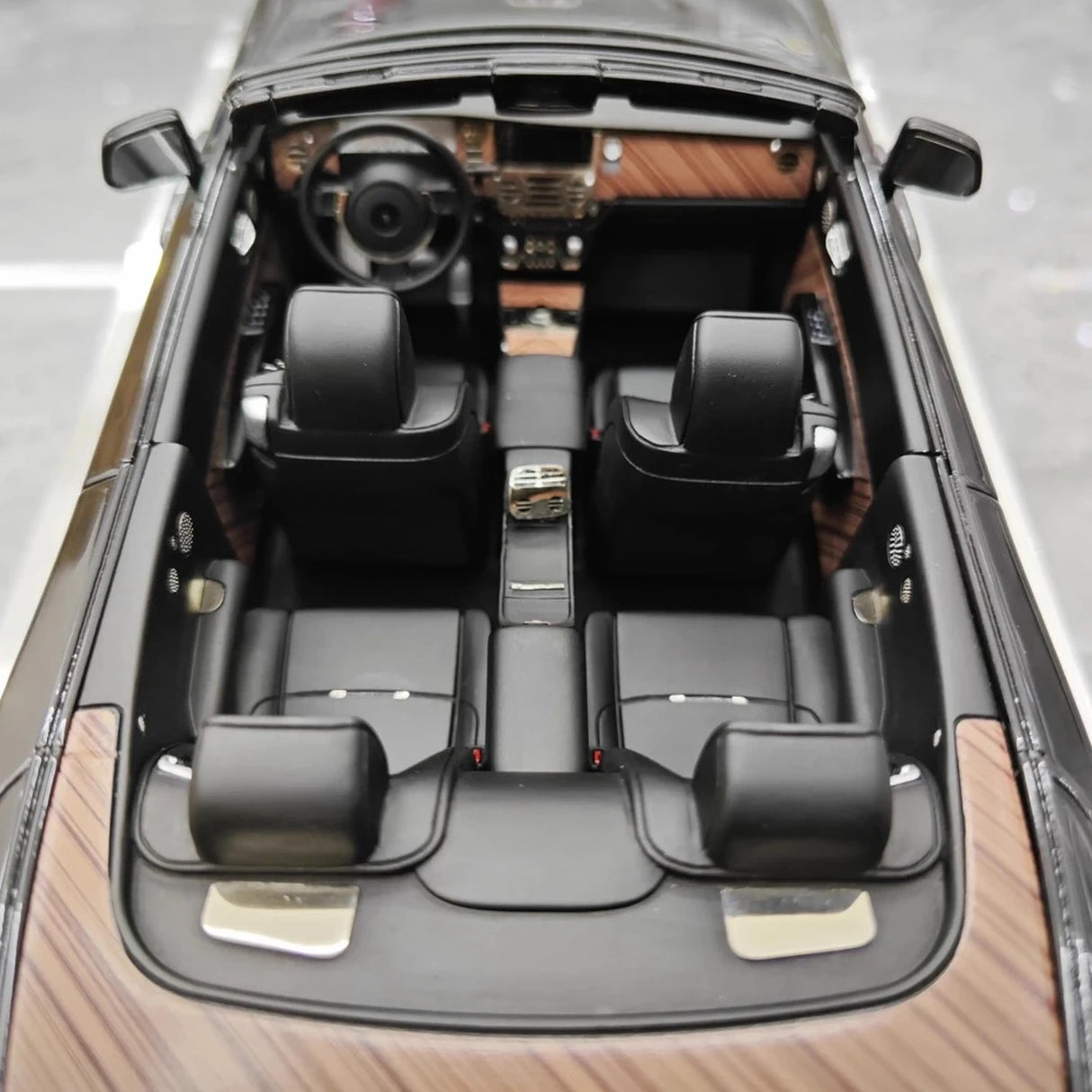 Davis & Giovanni Rolls-Royce 2015 Dawn Novitec Spofec Black 1:18 – kolekcjonerska żywica modelowa żywica