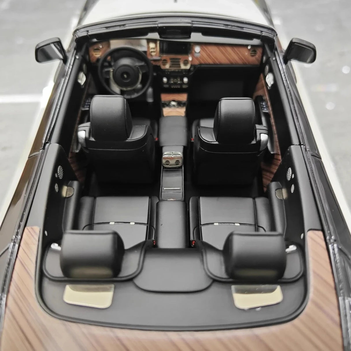 Davis & Giovanni Rolls-Royce 2015 Dawn Novitec Spofec Black and White 1:18 – kolekcjonerski model żywicy z żywicy