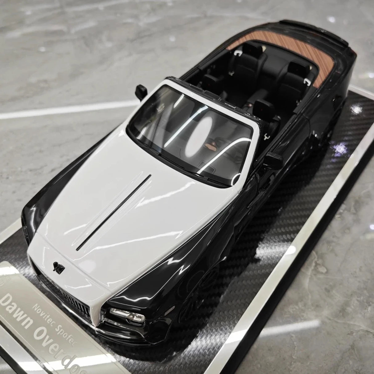 Davis & Giovanni Rolls-Royce 2015 Dawn Novitec Spofec Black and White 1:18 – kolekcjonerski model żywicy z żywicy
