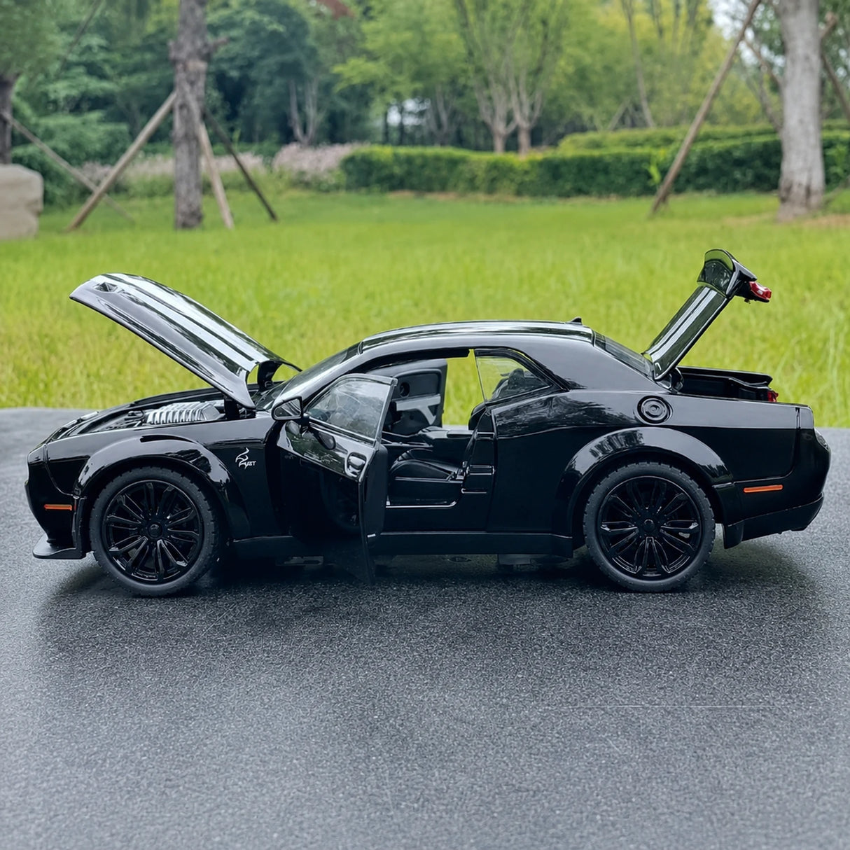 Dodge 2018 Challenger SRT Hellcat Black 1:22 – Diecast Display Model Die-Cast