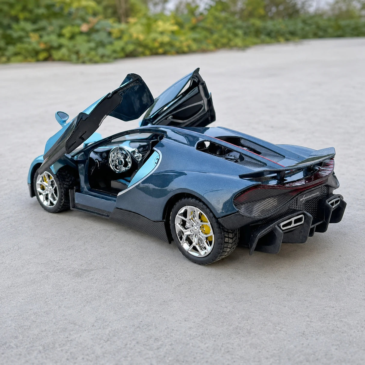 Bugatti 2024 Tourbillon Blue 1:24 – Diecast Display Model Die-Cast
