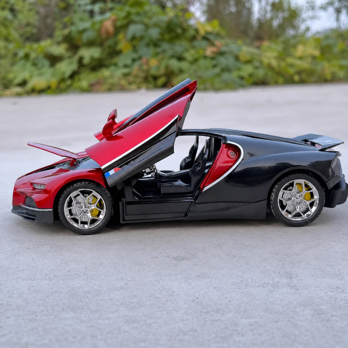Bugatti 2024 Tourbillon Czerwony 1:24 – Model wyświetlacza odlewany z metalu
