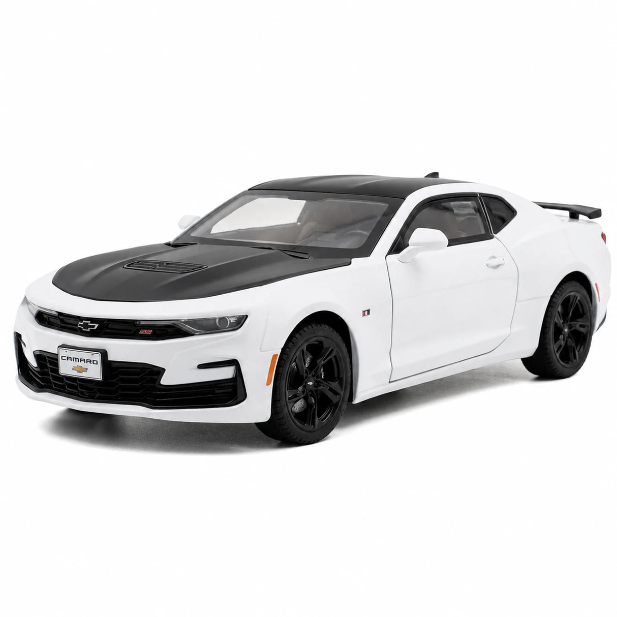 Chevrolet 2023 Camaro White 1:24 – model z odlewem odlewanym