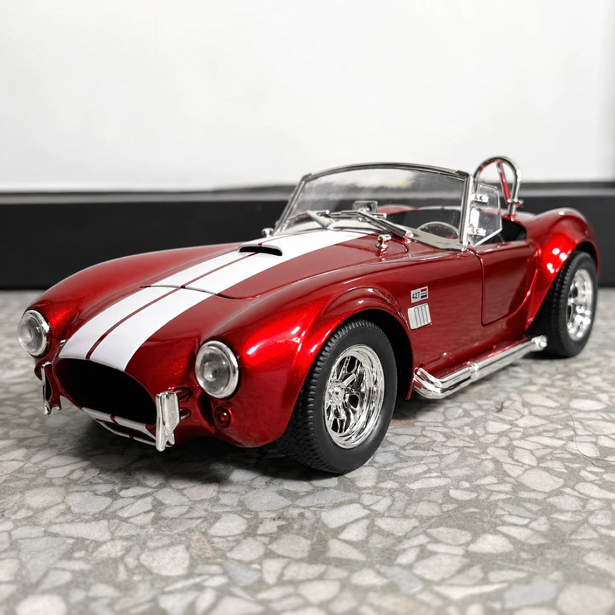 Ford 1965 Shelby Cobra 427 Red 1:24 – model z odlewem odlewanym