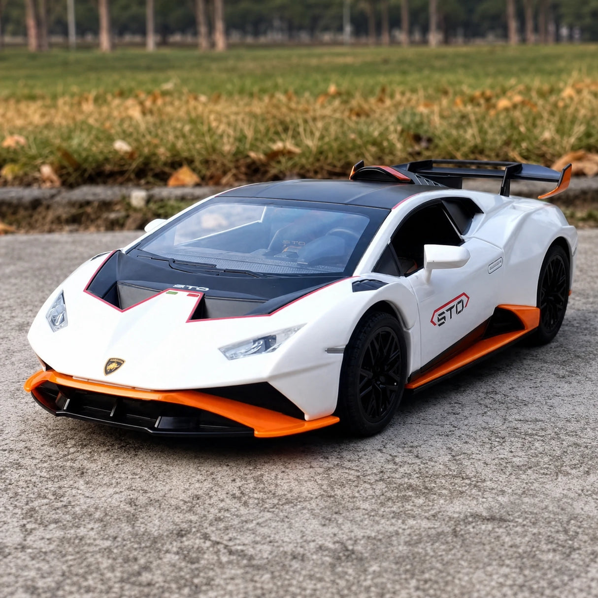 Lamborghini 2023 Huracan STO White 1:24 – Diecast Display Model Die-Cast