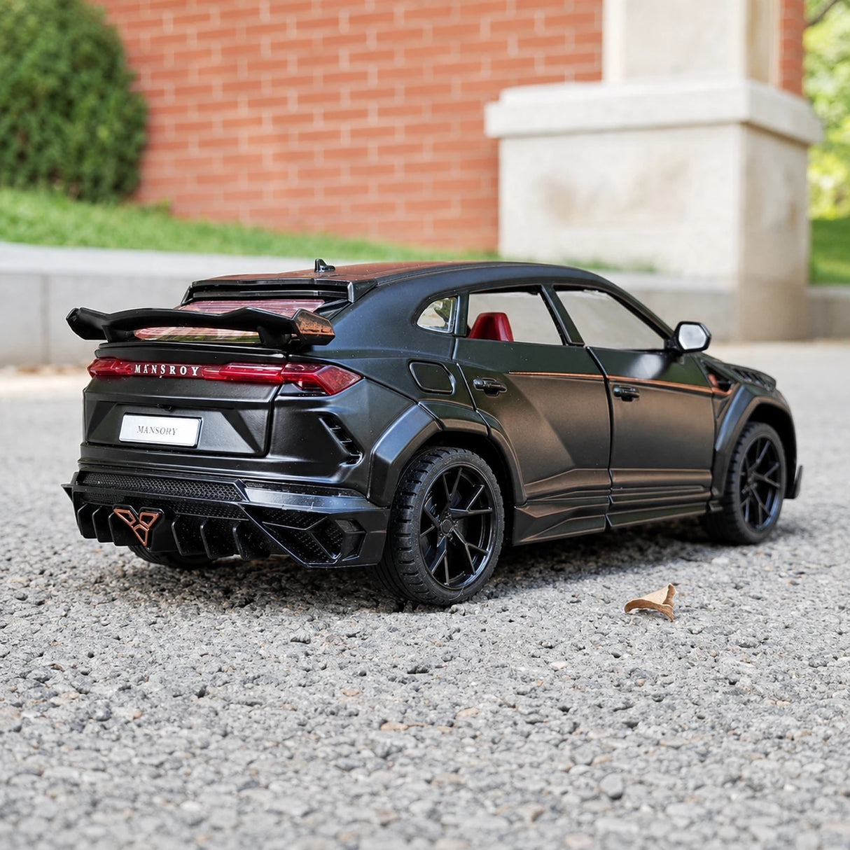 Lamborghini 2023 Urus Mansory Black 1:24 – Diecast Display Model Die-Cast