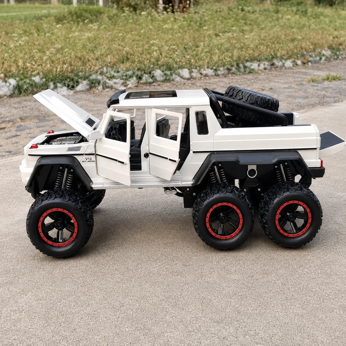 Mercedes-AMG 2013 G63 6x6 Off Road White 1:24 – Diecast Display Model Die-Cast