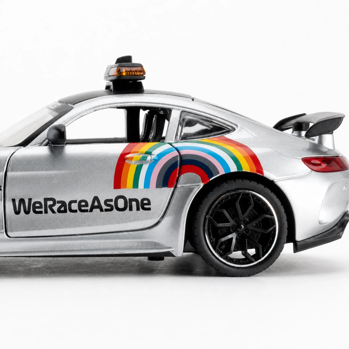 Mercedes-AMG 2018 GT R Safety Car srebrny 1:24 – odlewany model ekspozycyjny