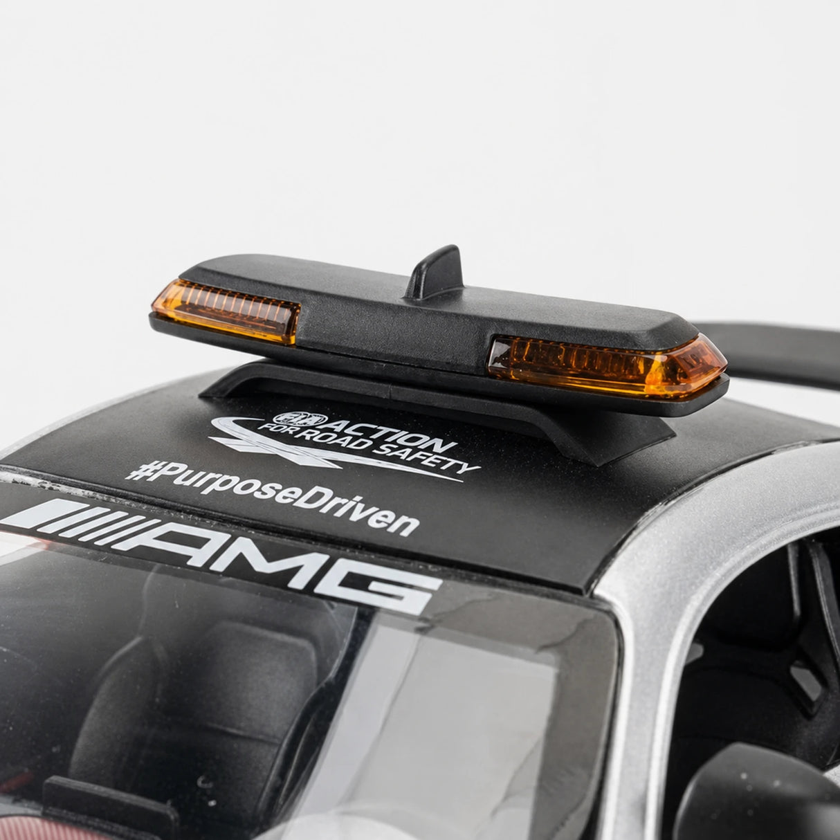 Mercedes-AMG 2018 GT R Safety Car srebrny 1:24 – odlewany model ekspozycyjny