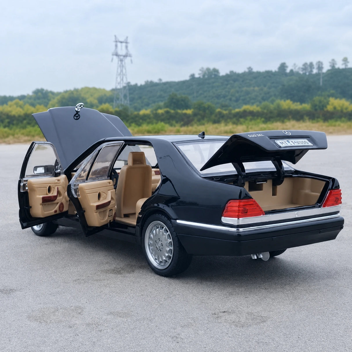 Mercedes-Benz 1991 600 SEL musta 1:24 – painevalettu vitriinimalli