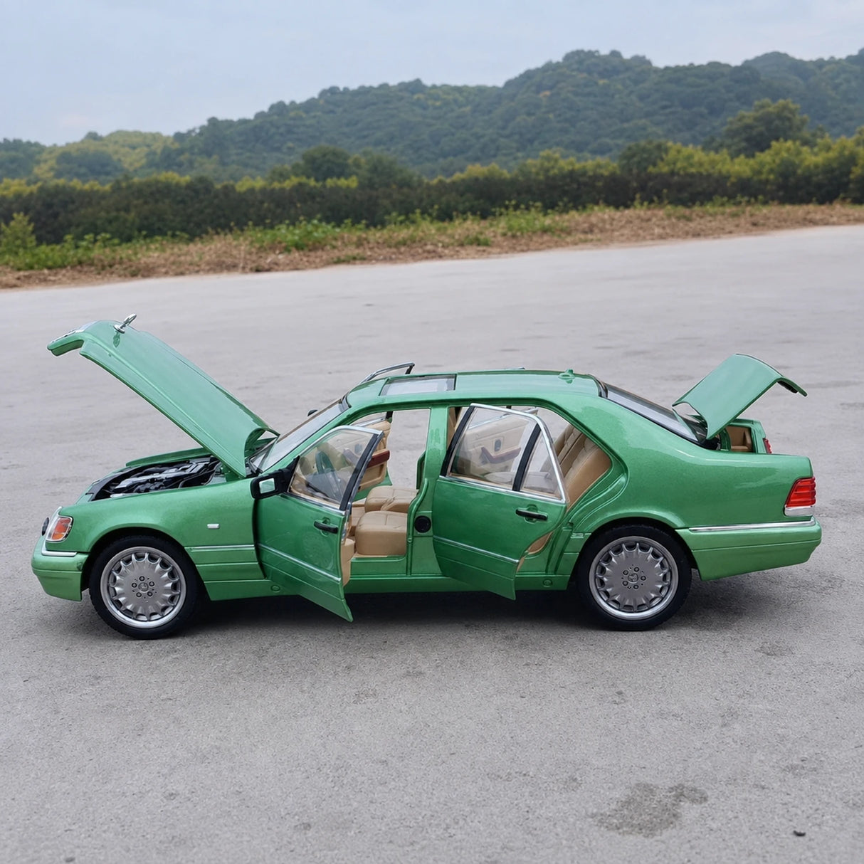Mercedes-Benz 1991 600 SEL Green 1:24 – Diecast Display Model Die-Cast