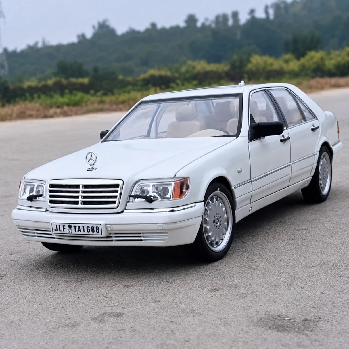 Mercedes-Benz 1991 600 SEL White 1:24 – Diecast Display Model Die-Cast