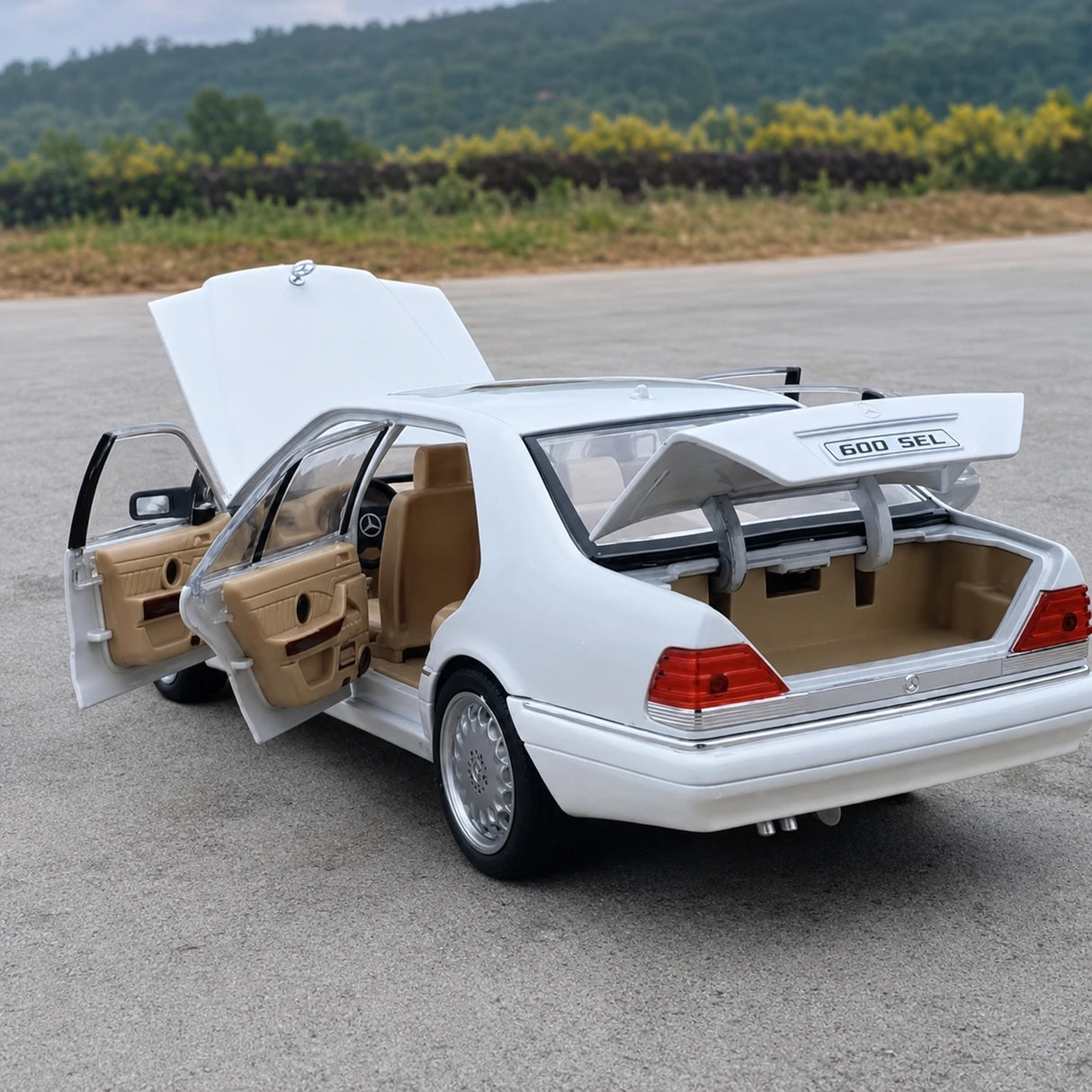 Mercedes-Benz 1991 600 SEL White 1:24 – Diecast Display Model Die-Cast