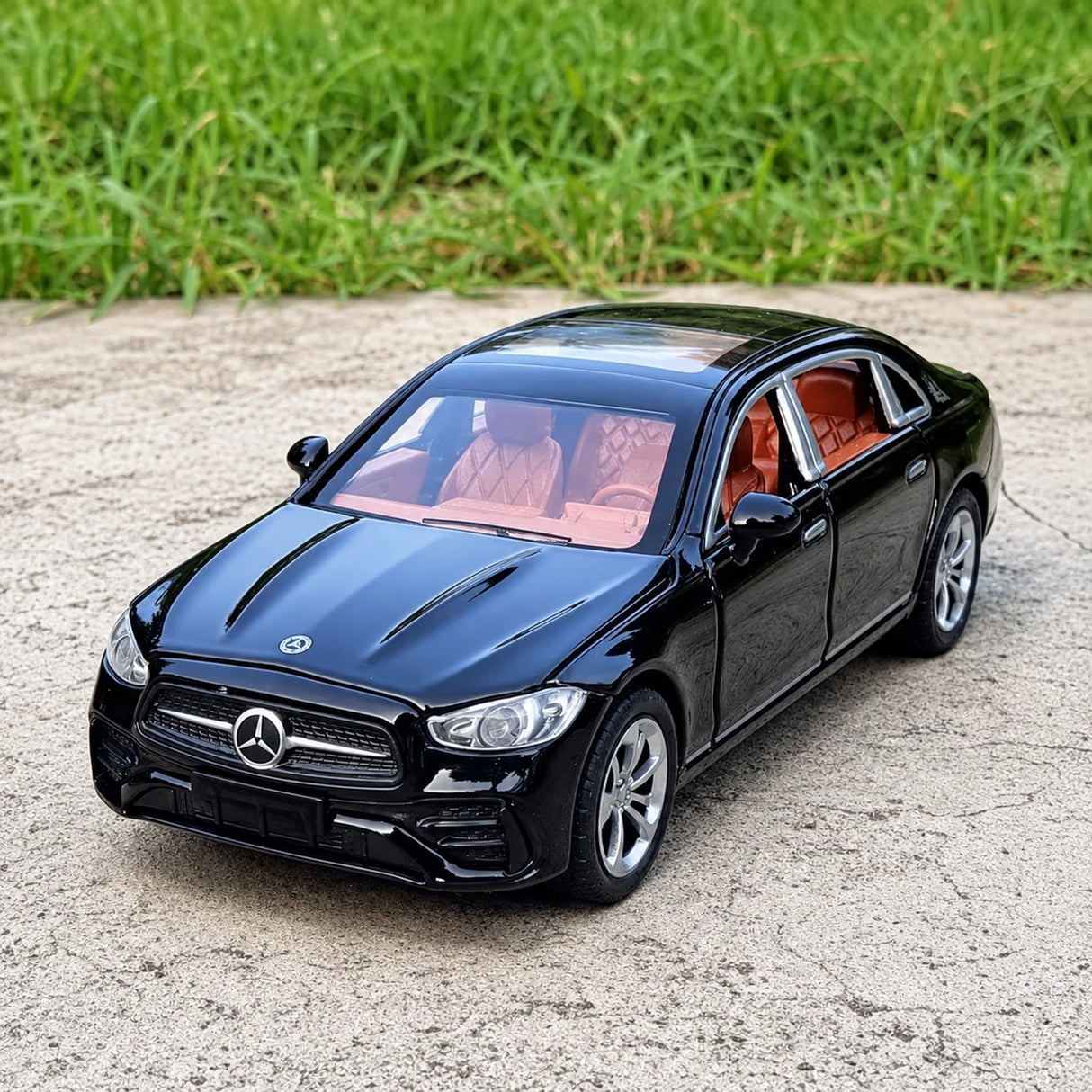 Mercedes-Benz 2017 E400 C238 Black 1:24 – Diecast Display Model Die-Cast