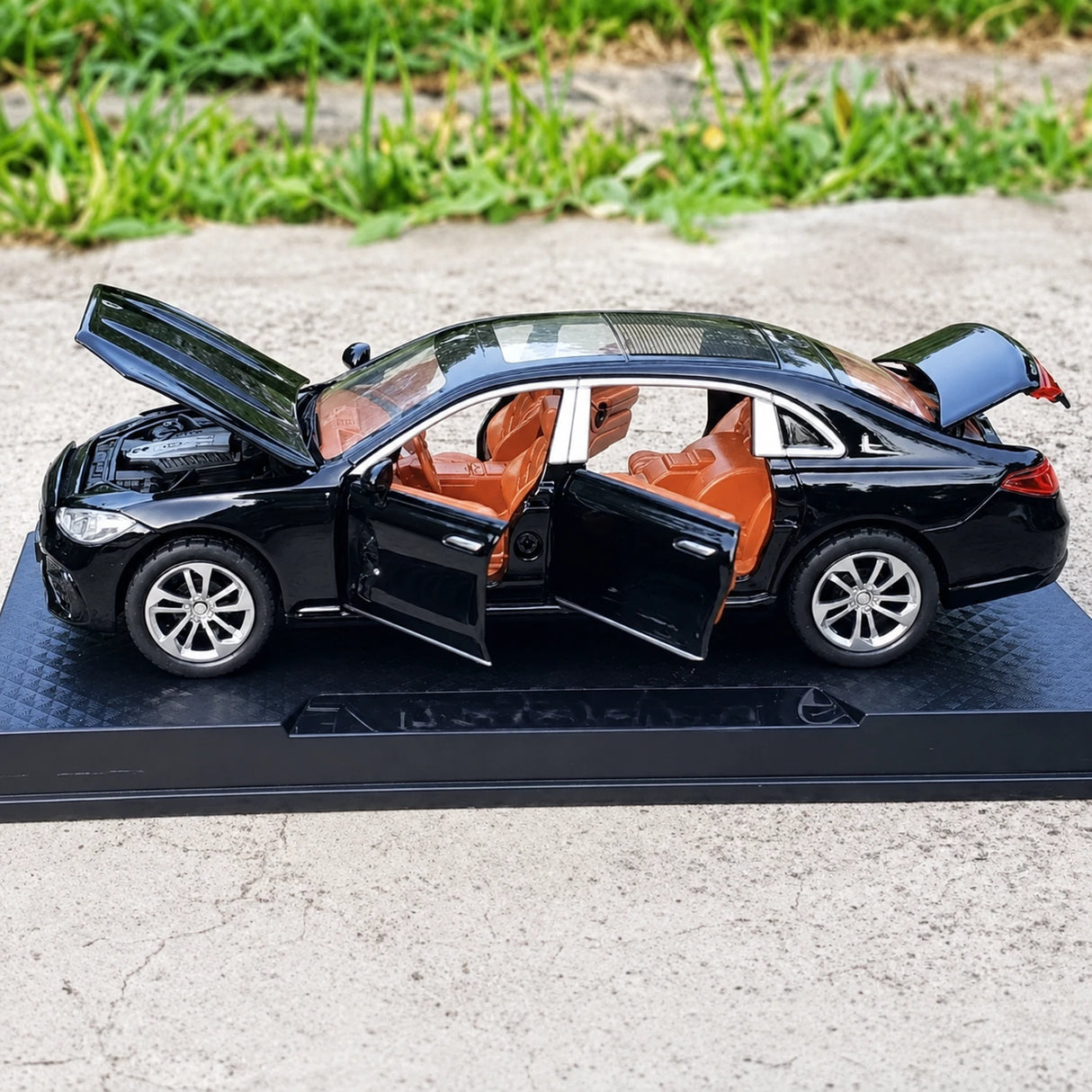 Mercedes-Benz 2017 E400 C238 Black 1:24 – Diecast Display Model Die-Cast