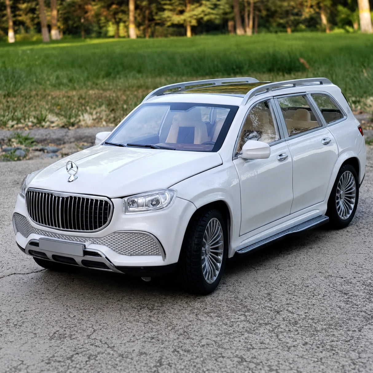 Mercedes-Maybach 2021 GLS600 Mustavalkoinen 1:24 – Valuvalettu näyttömalli