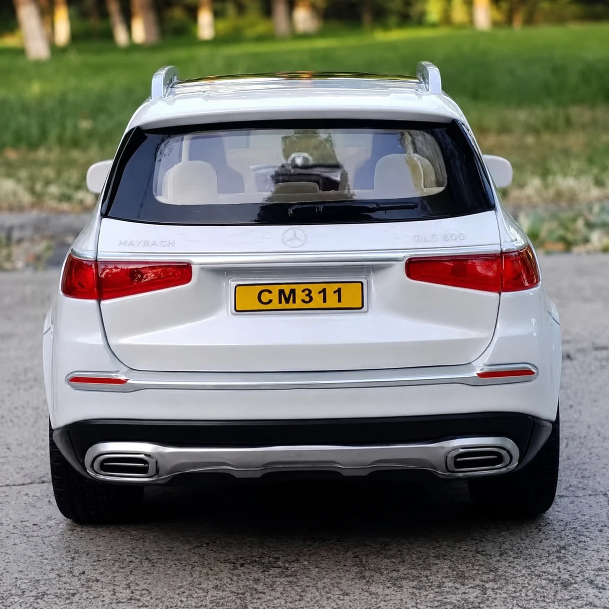 Mercedes-Maybach 2021 GLS600 Mustavalkoinen 1:24 – Valuvalettu näyttömalli