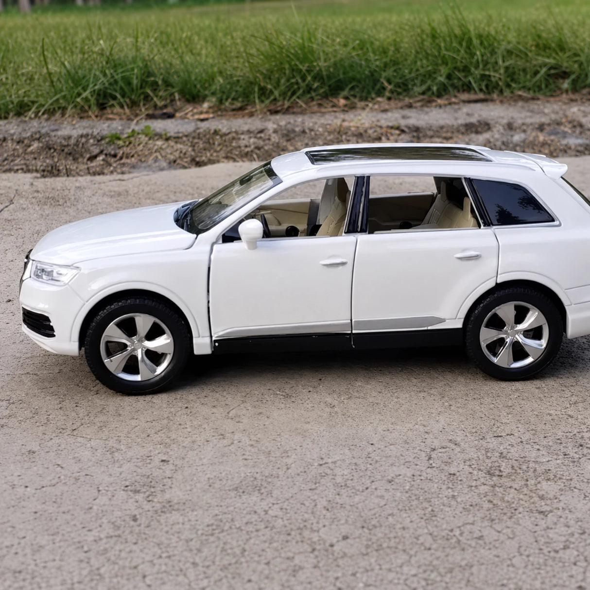 Audi 2019 Q7 branco 1:32 – modelo de exposição em metal fundido
