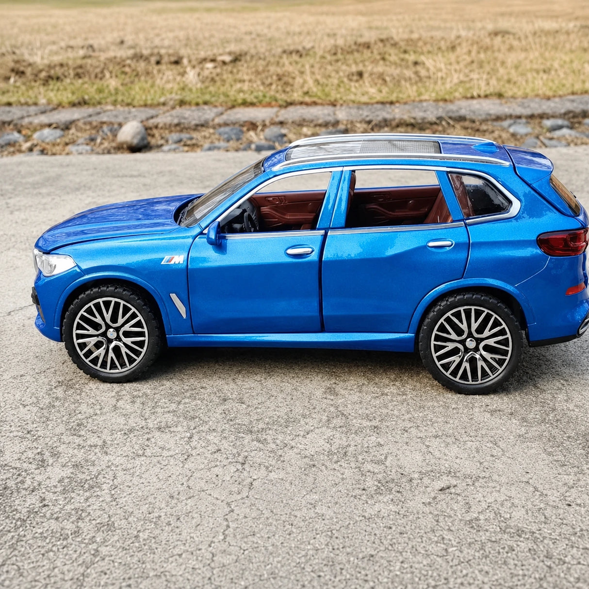 BMW 2019 G05 X5 xDrive40i Blue 1:32 – model odlewanego wyświetlacza