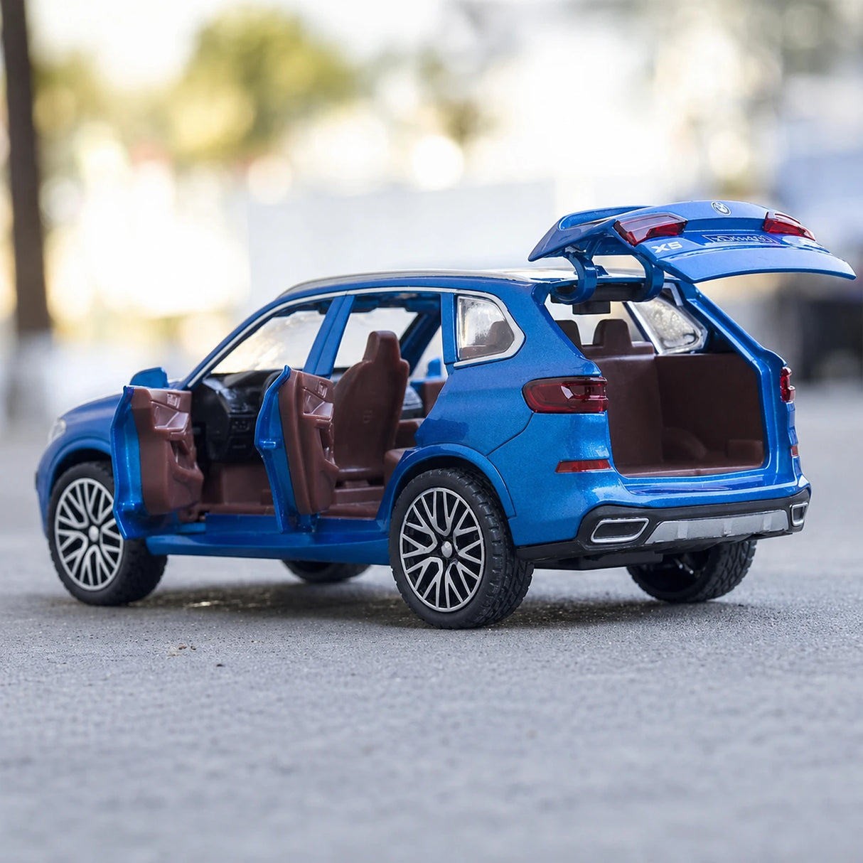 BMW 2019 G05 X5 xDrive40i Blue 1:32 – model odlewanego wyświetlacza