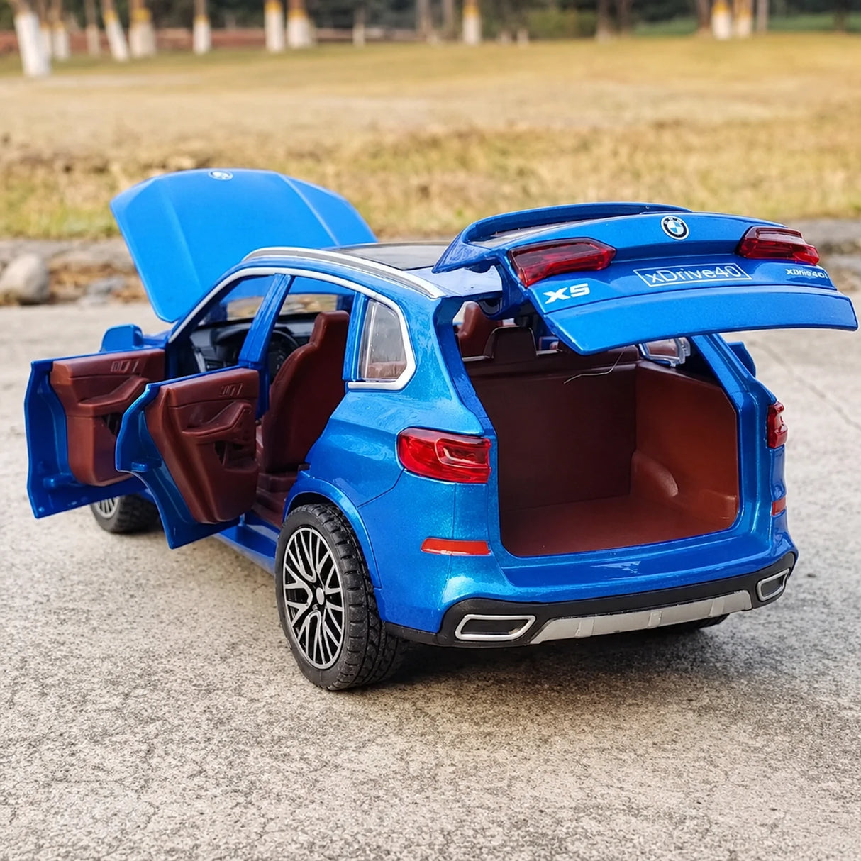BMW 2019 G05 X5 xDrive40i Blue 1:32 – model odlewanego wyświetlacza