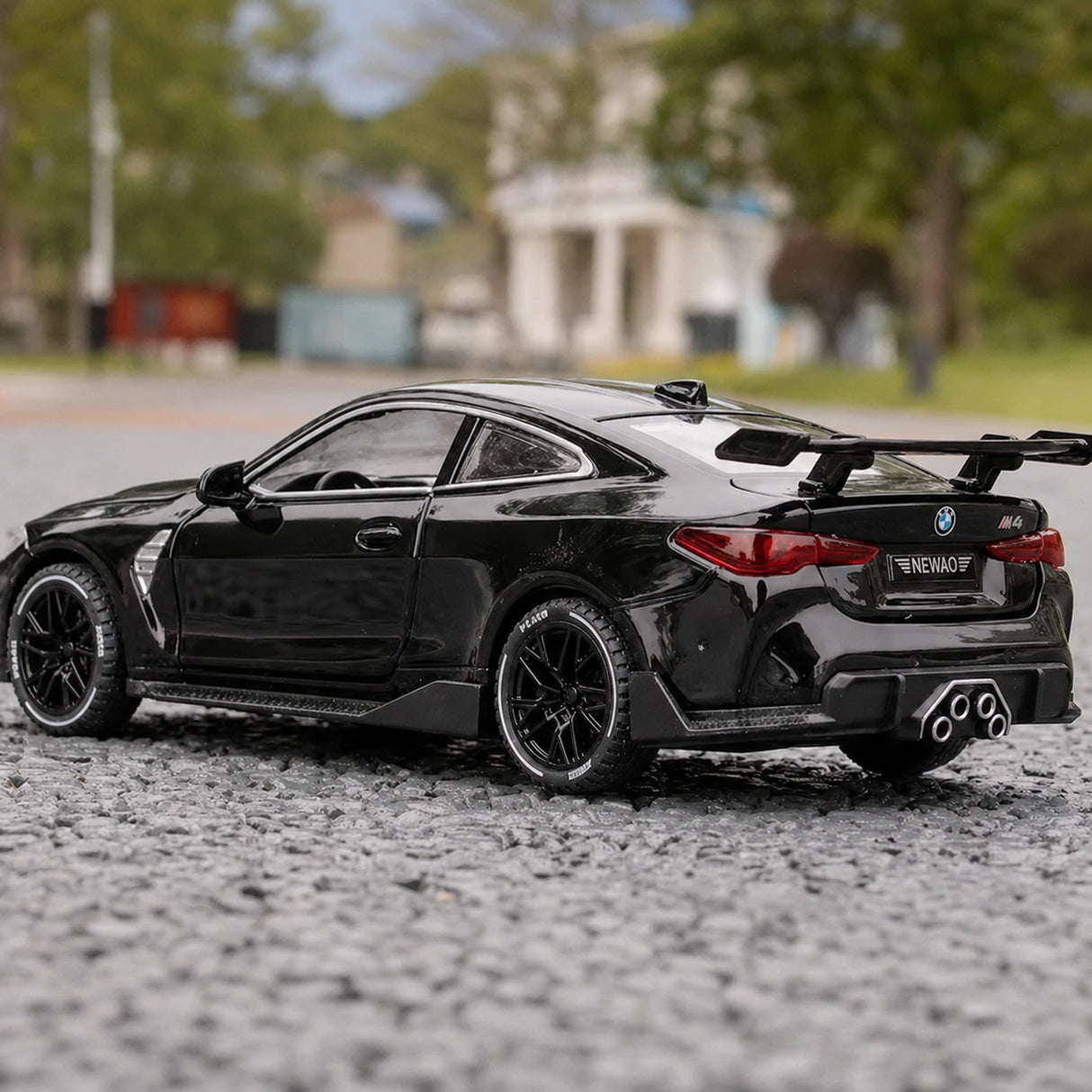BMW 2021 G82 M4 Coupe Sport Black 1:32 – model z odlewem odlewanym