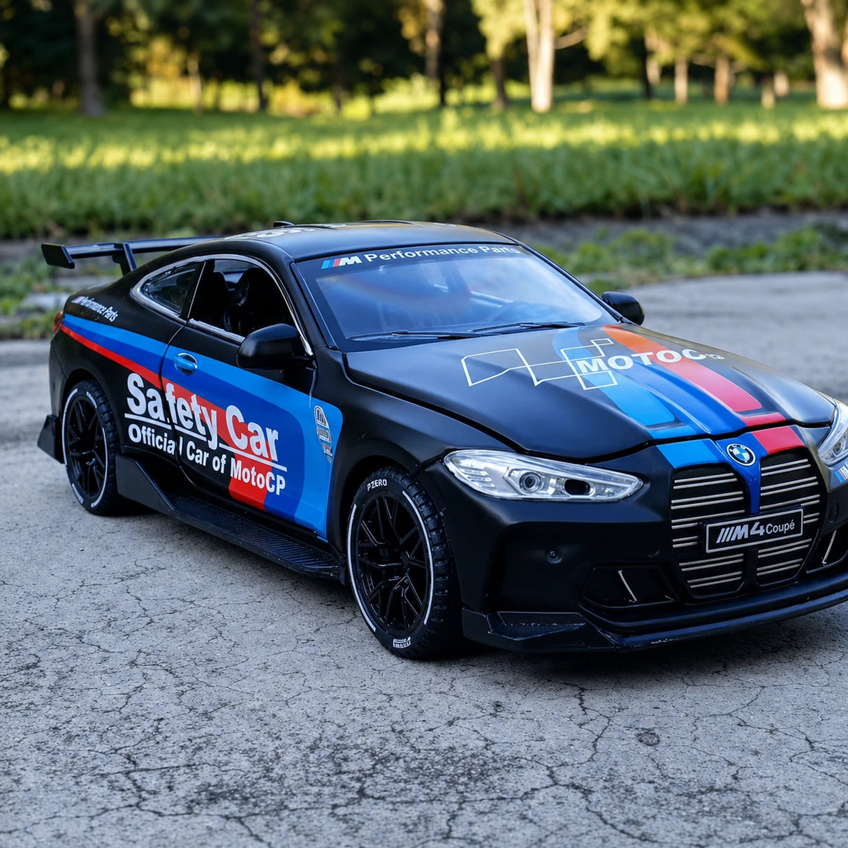 BMW 2023 G82 M4 MotoGP turva-auto Black 1:32 – valuvalumalli