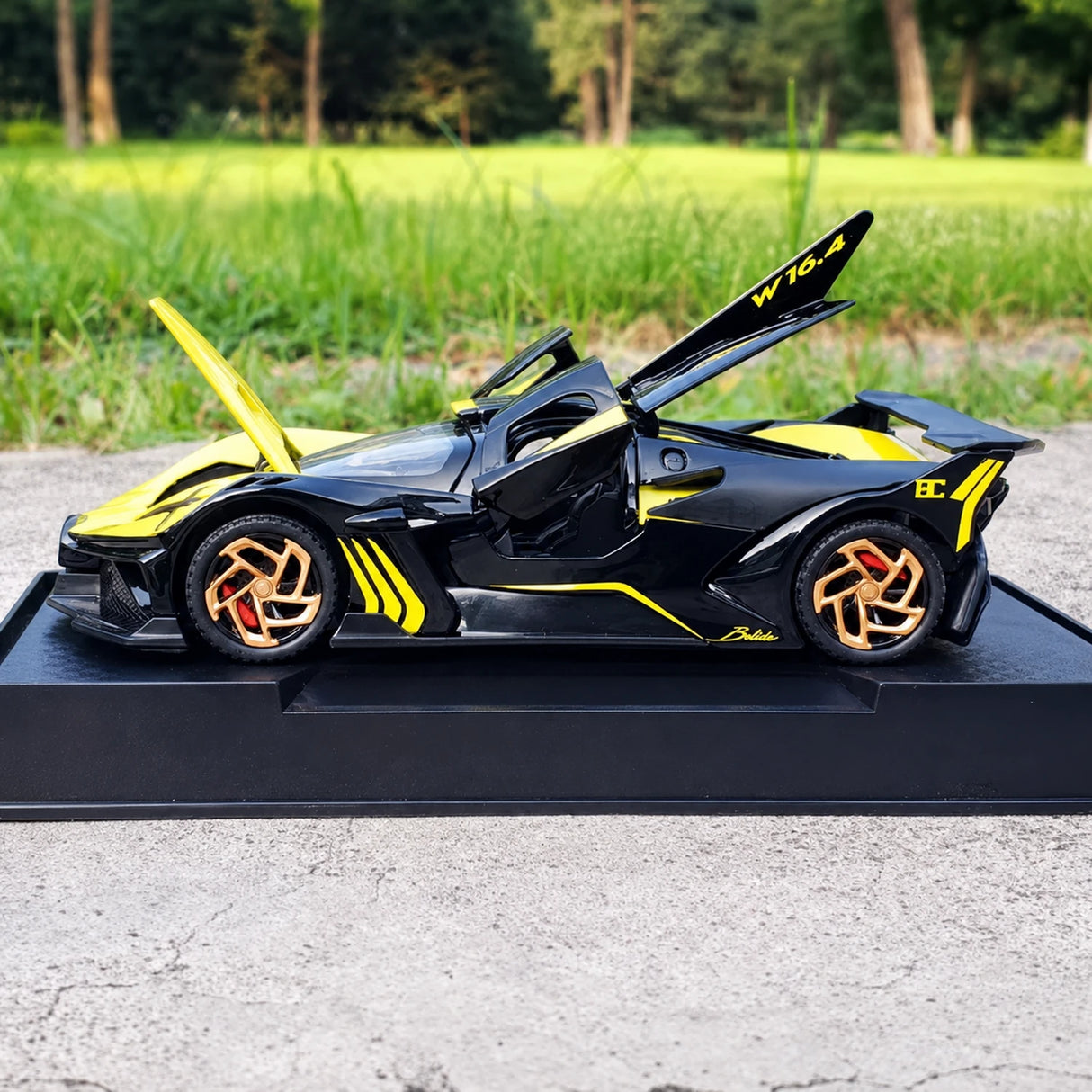 Bugatti 2021 Bolide Yellow 1:32 – Diecast Display Model Die-Cast