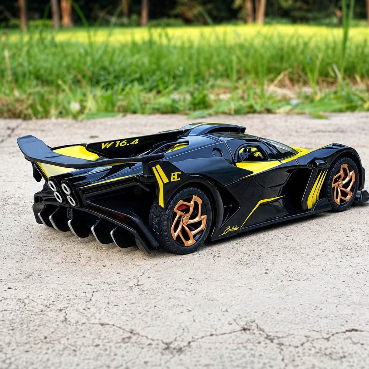 Bugatti 2021 Bolide Yellow 1:32 – Diecast Display Model Die-Cast