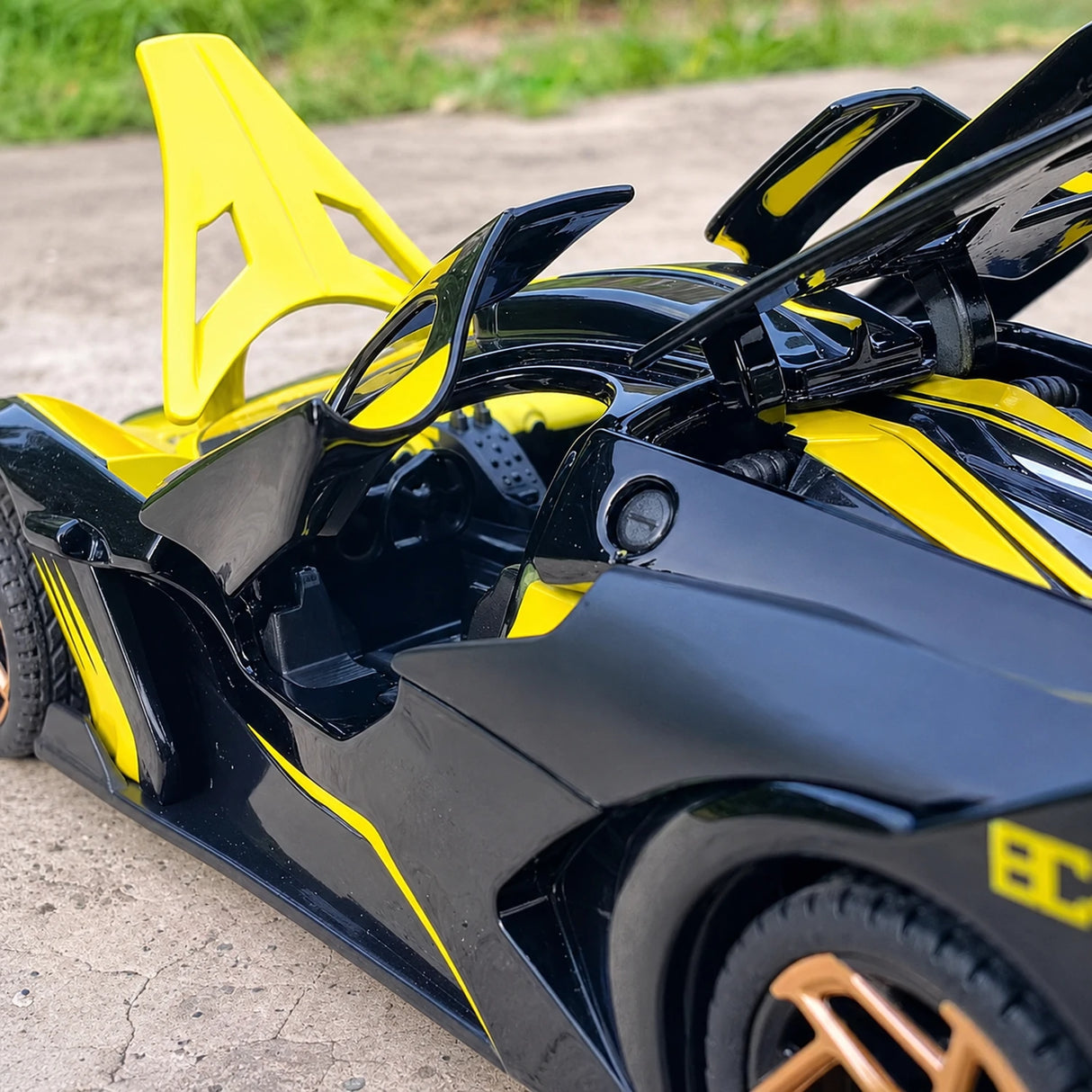 Bugatti 2021 Bolide Yellow 1:32 – Diecast Display Model Die-Cast