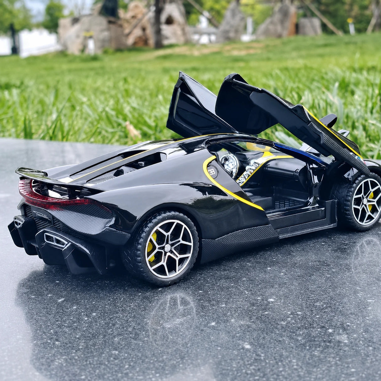 Bugatti 2024 Tourbillon Black 1:32 – Diecast Display Model Die-Cast