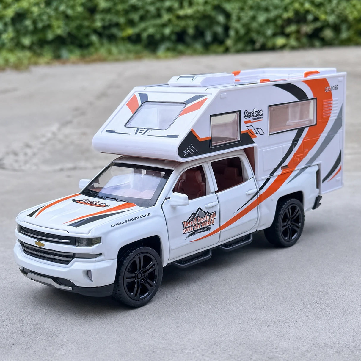 Chevrolet 2021 Silverado RV White 1:32 – model wyświetlacza odlewany