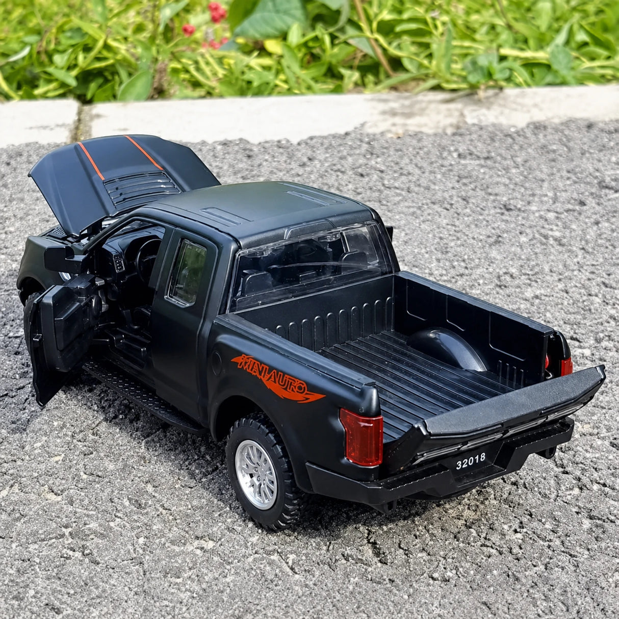 Ford 2020 F-150 Raptor Black 1:32 – Modelo de exhibición de fundición a presión