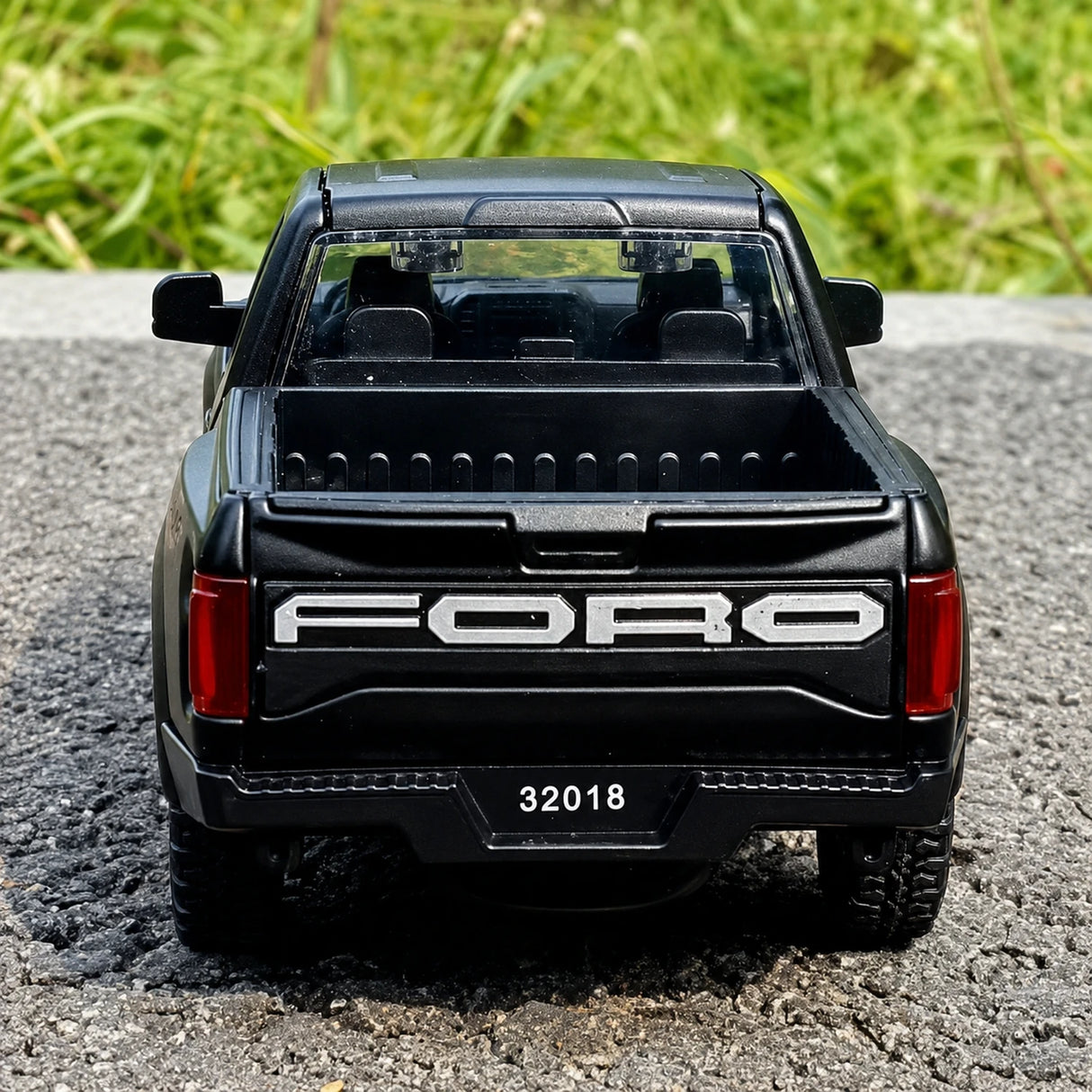 Ford 2020 F-150 Raptor Black 1:32 – Modelo de exhibición de fundición a presión