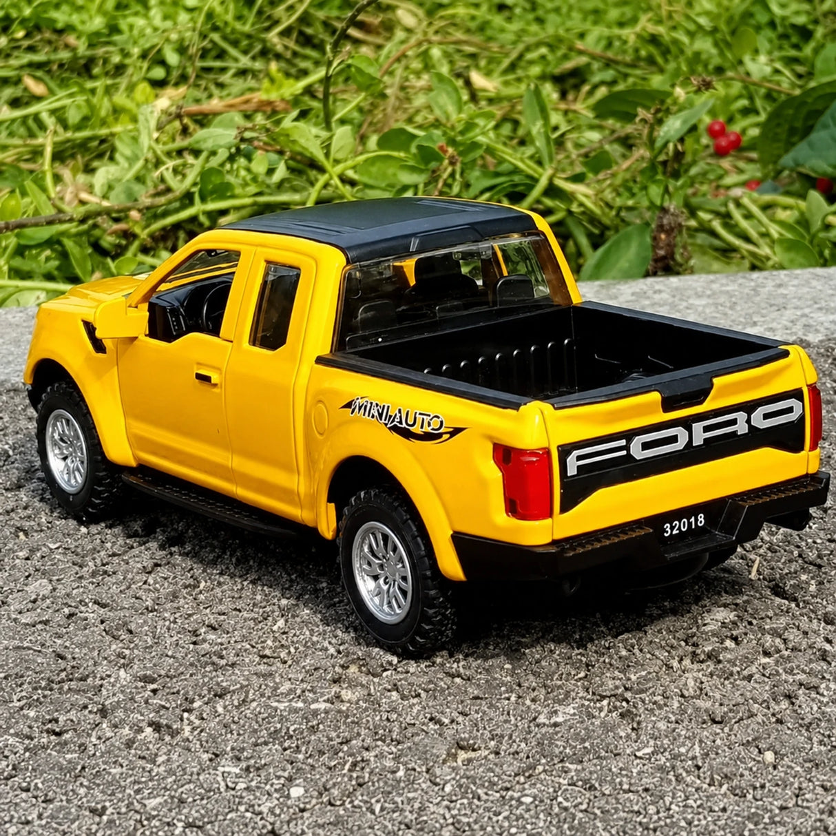 Ford 2020 F-150 Raptor Yellow 1:32 – Diecast Display Model Die-Cast