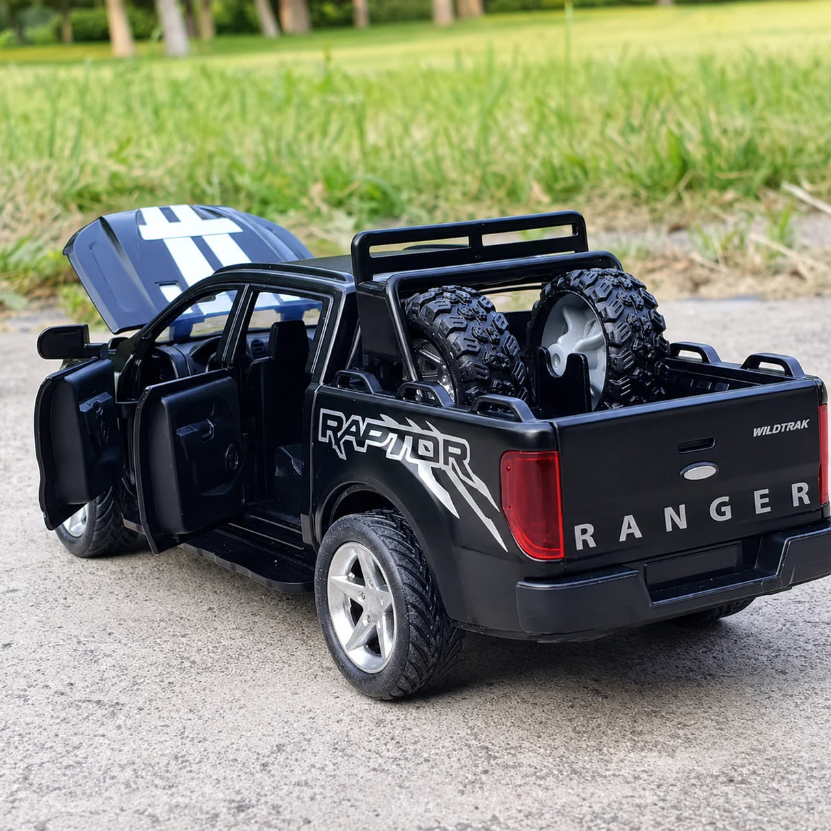Ford 2021 Ranger zwart 1:32 – diecast displaymodel