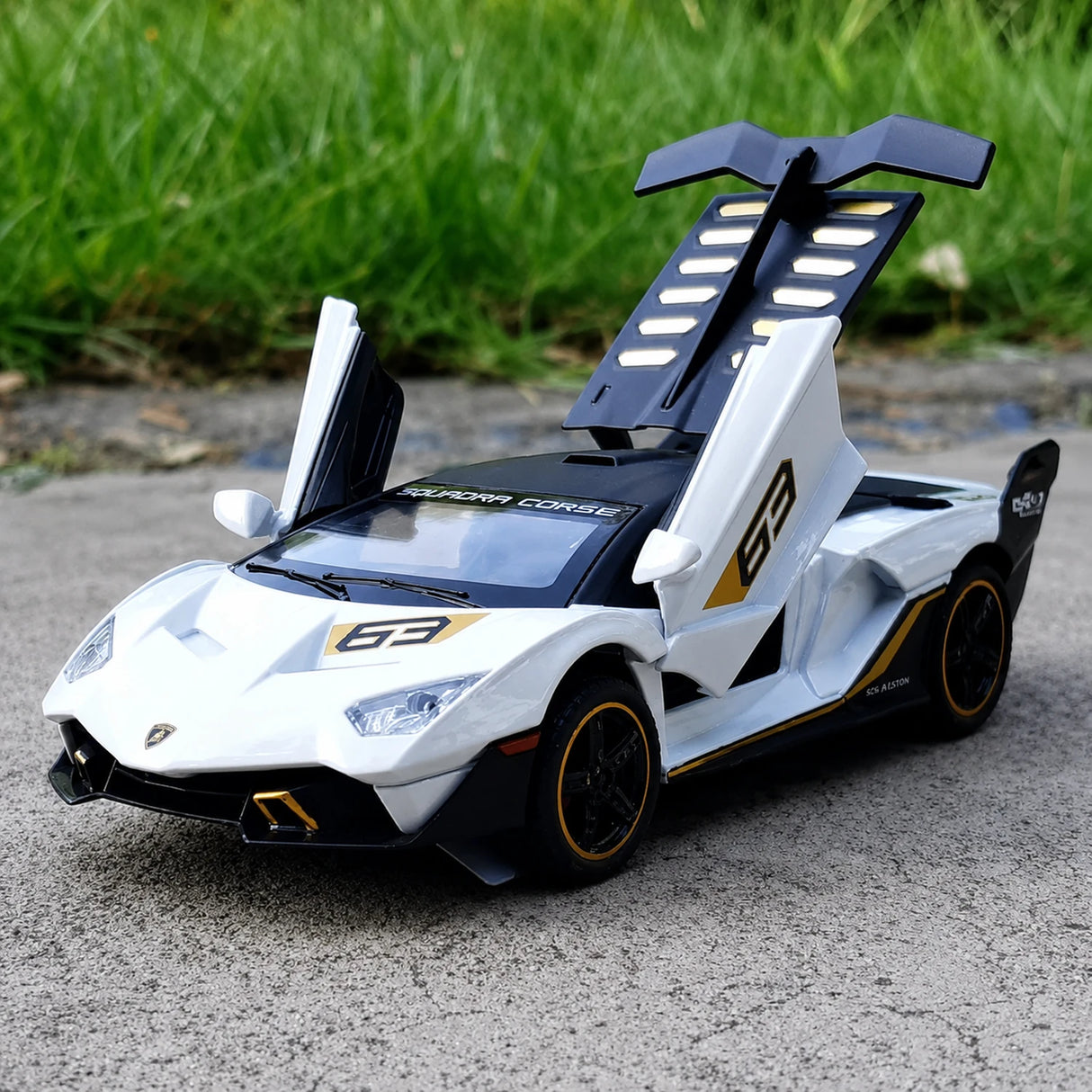 Lamborghini 2018 SC18 Alston White 1:32 – Diecast Display Model Die-Cast