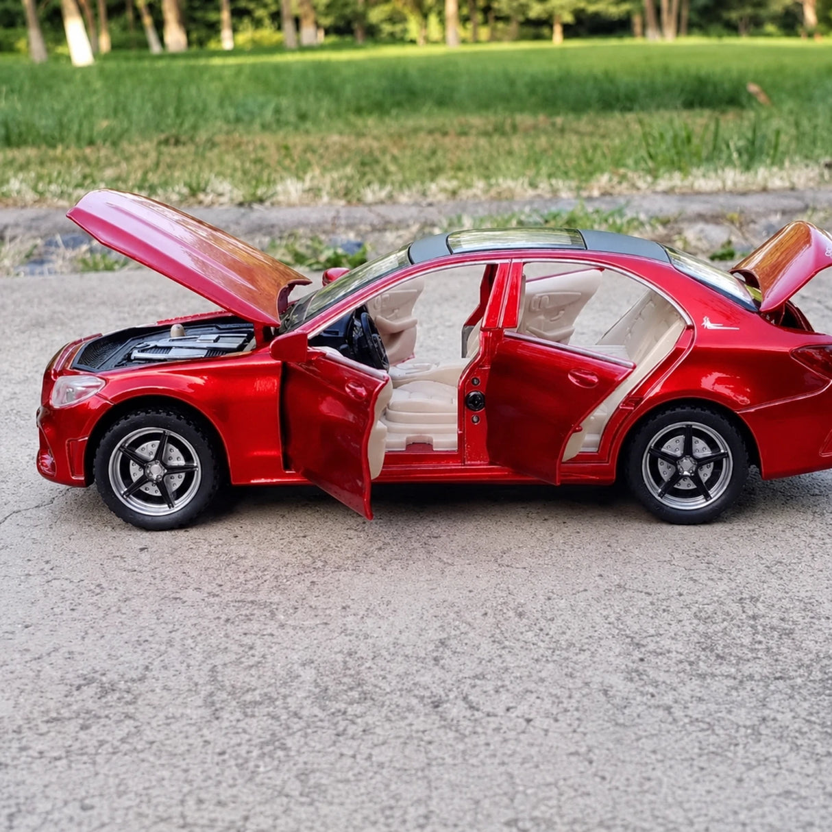 Mercedes-Benz 2014 C260 Red 1:32 – Diecast Display Model Die-Cast