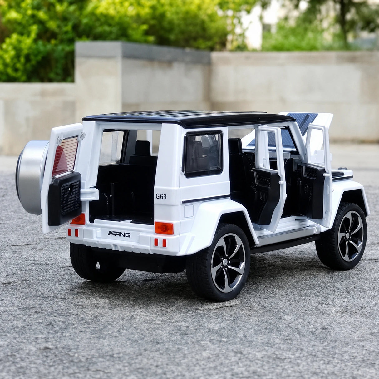Mercedes-AMG 2018 G63 White 1:32 – Diecast Display Model Die-Cast