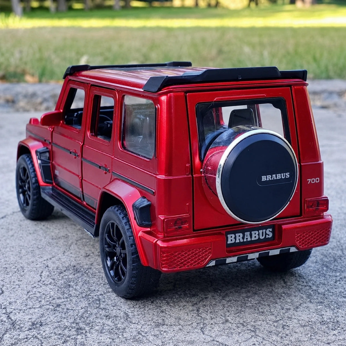 Mercedes-Brabus 2021 G700 4×4 Red 1:32 – Diecast Display Model Die-Cast
