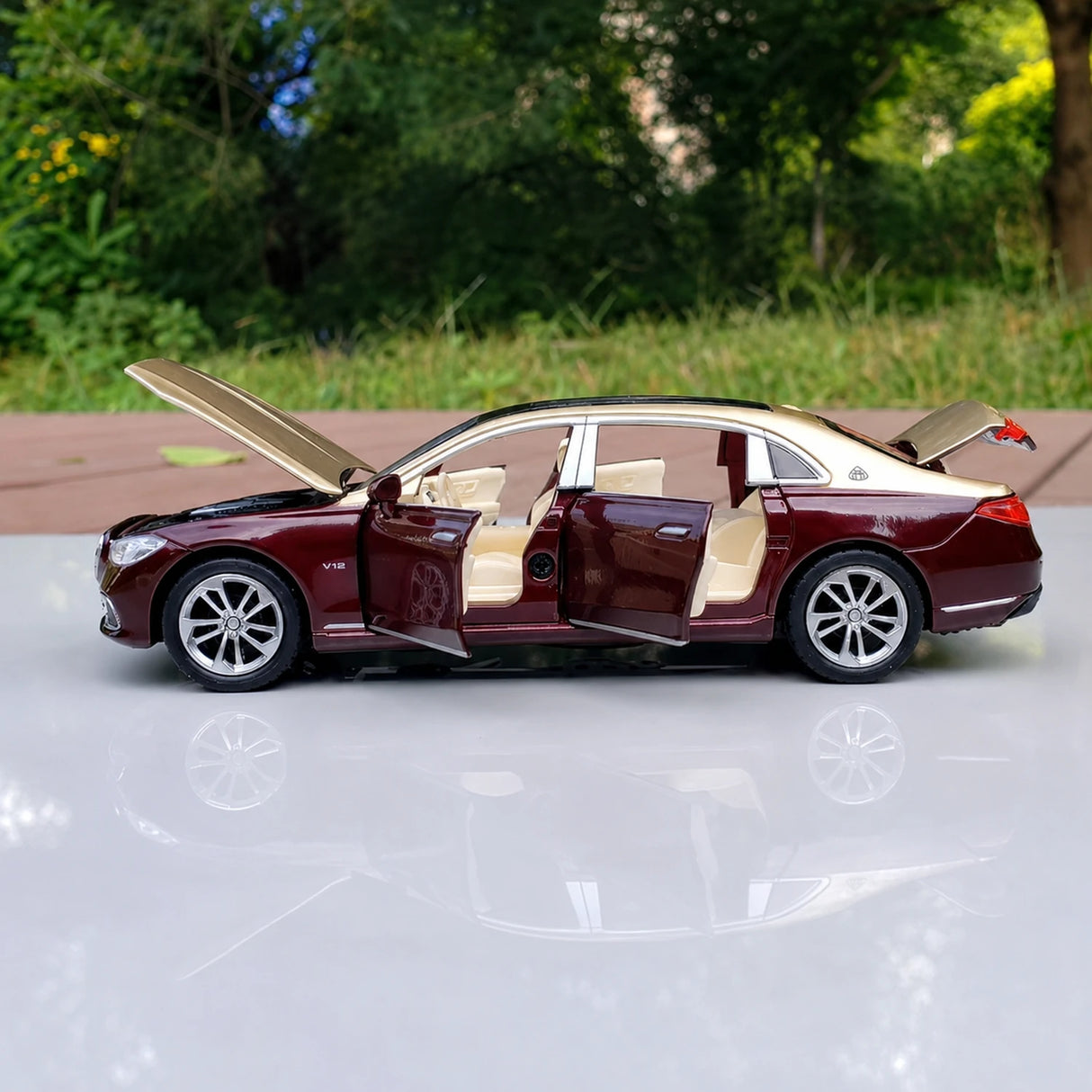 Mercedes-Maybach 2022 S680 ذهبي أحمر 1:32 – نموذج عرض معدني مصبوب