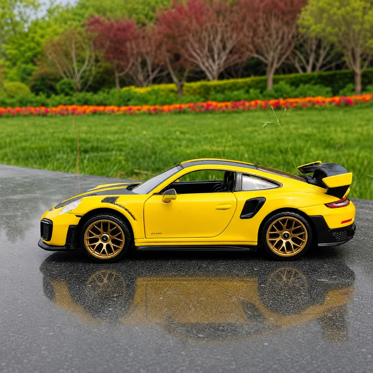 Porsche 2018 911 GT2 RS Yellow 1:32 – model wyświetlacza odlewany z metalu