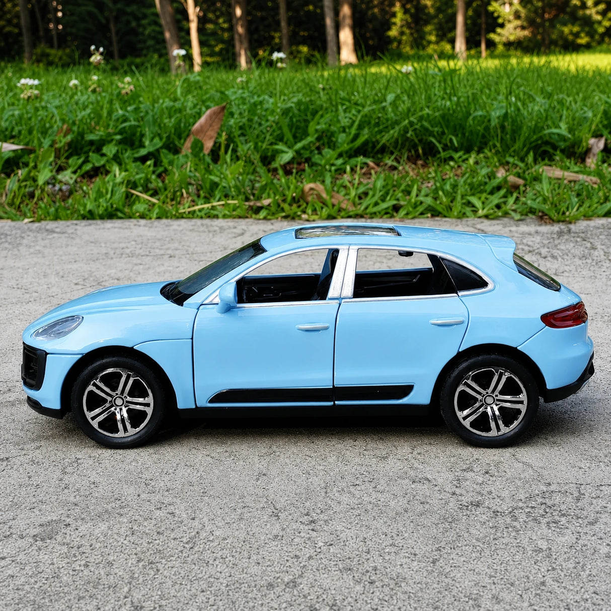 Porsche 2023 Macan T Blue 1:32 – Diecast Display Model Die-Cast