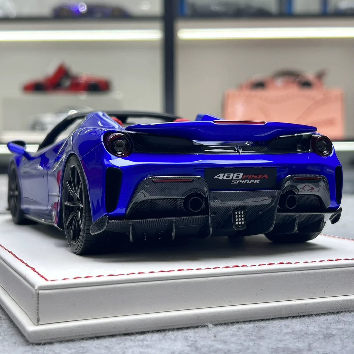 طلاء سباق Dino Model Ferrari 2018 488 بيستا سبايدر بلو 1:18 – راتنج موديل راتنج قابل للجمع