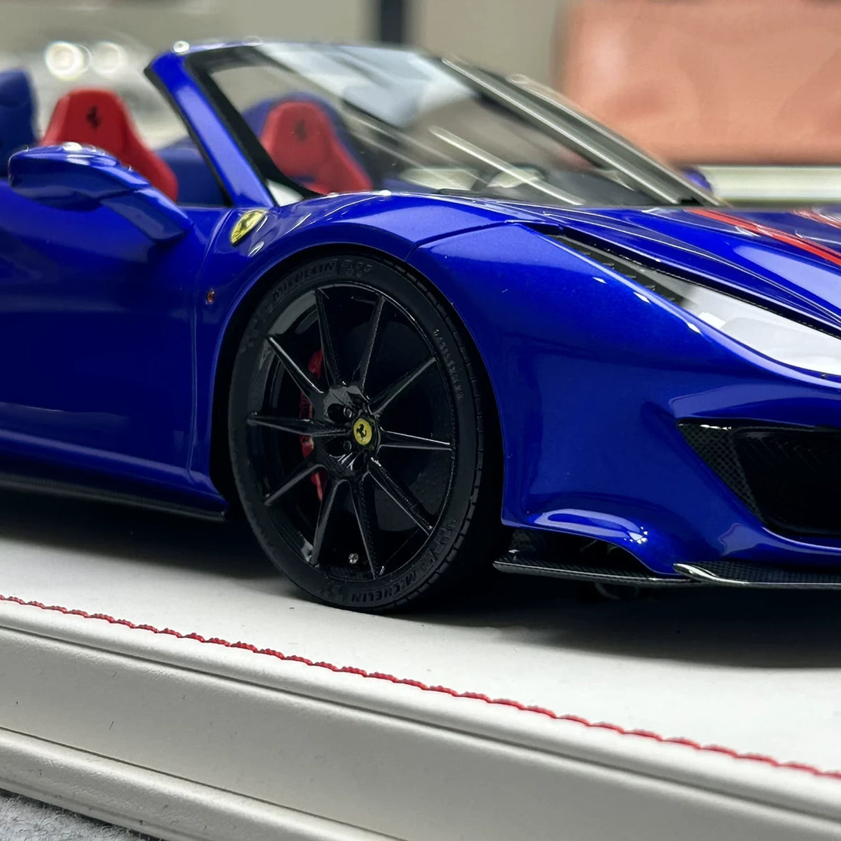 طلاء سباق Dino Model Ferrari 2018 488 بيستا سبايدر بلو 1:18 – راتنج موديل راتنج قابل للجمع